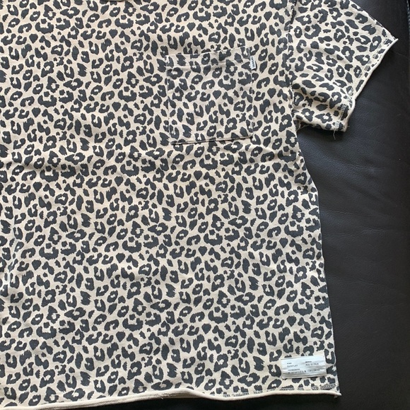 • Leopard Print T • - Picture 5 of 13